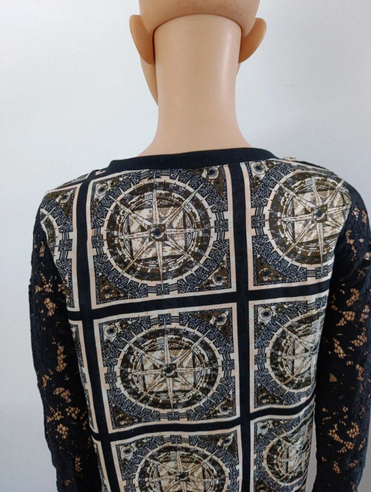 By Swan Paris women's fine black size S sweater with graphic print and lace sleeves – photo 8